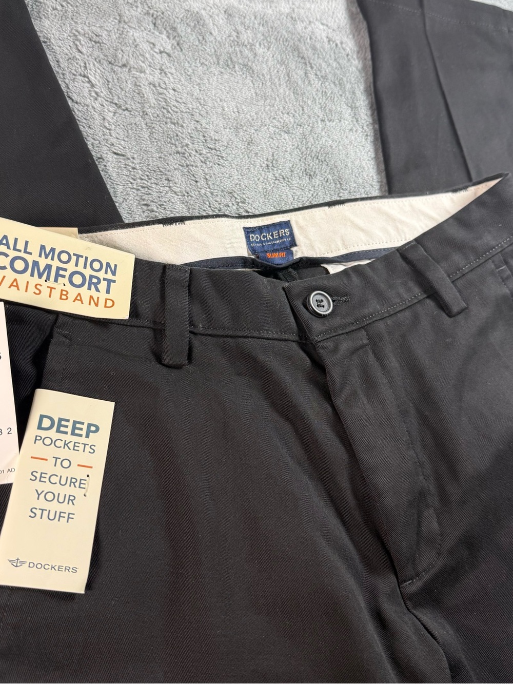 Dockers Mens Slim Fit Chino Pants Black All Motion Comfort Waistband 29x30 NWT